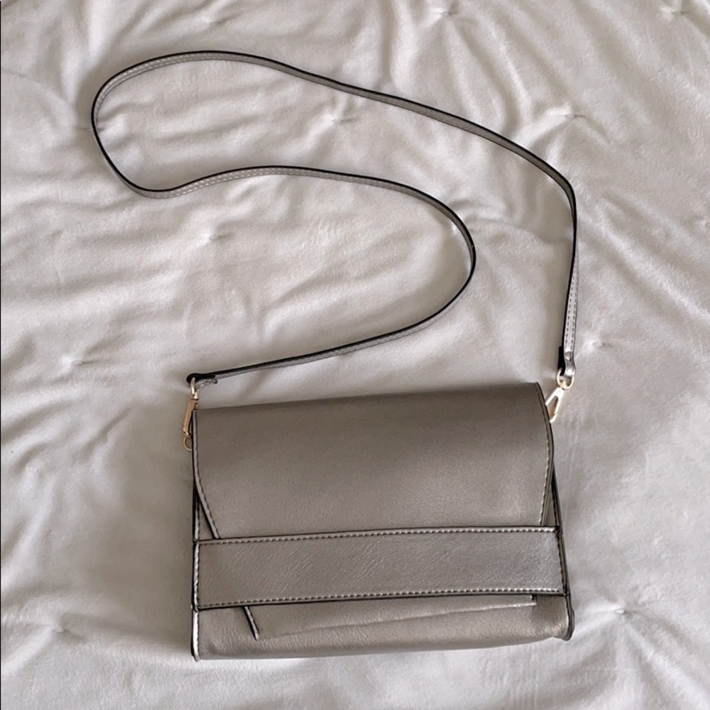 Cute metallic clutch with removable strap